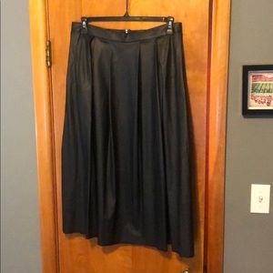 T TAHARI Faux Leather Skirt